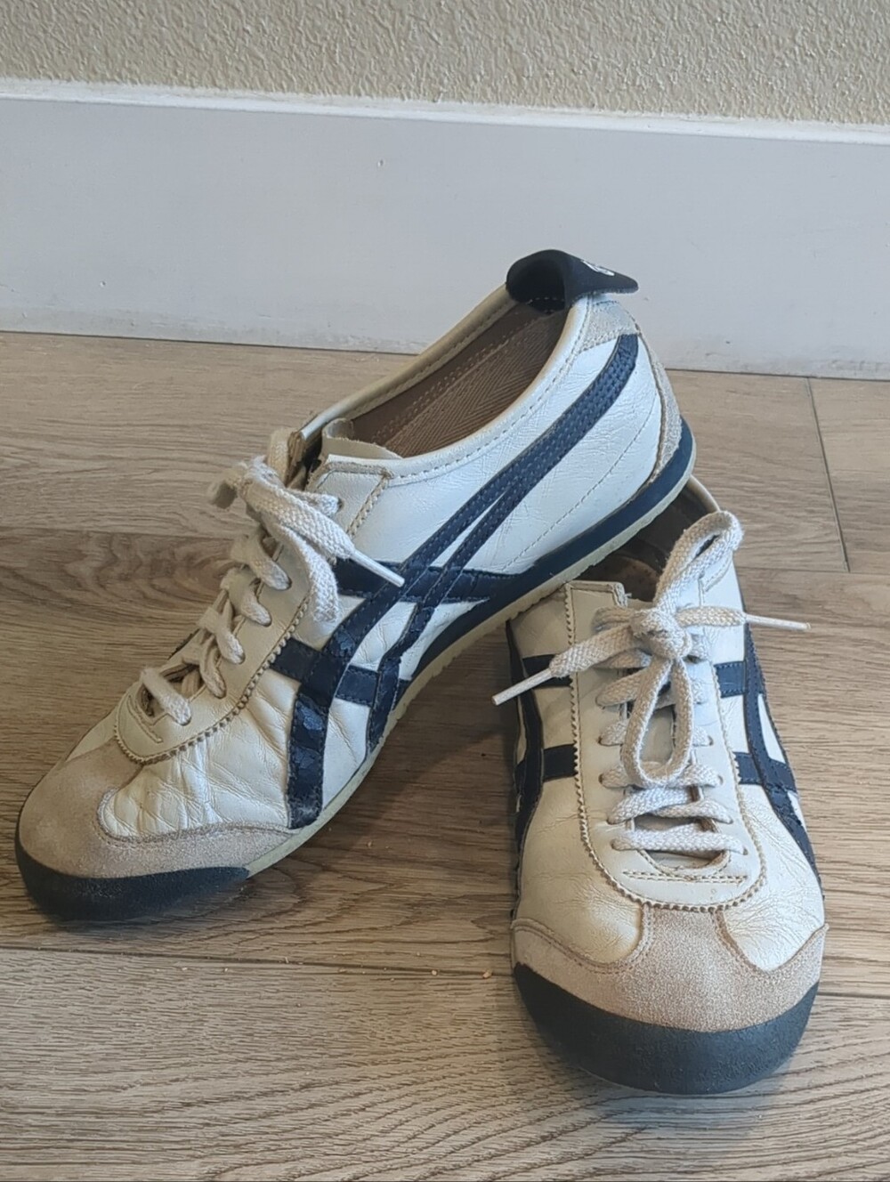 Onitsuka Tiger Mexico 66 by Asics Cream / Navy Retro Sneakers (Men7.5, Women9)